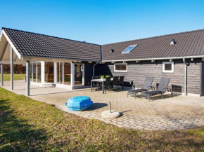 Five-Bedroom Holiday home in Ebeltoft 2